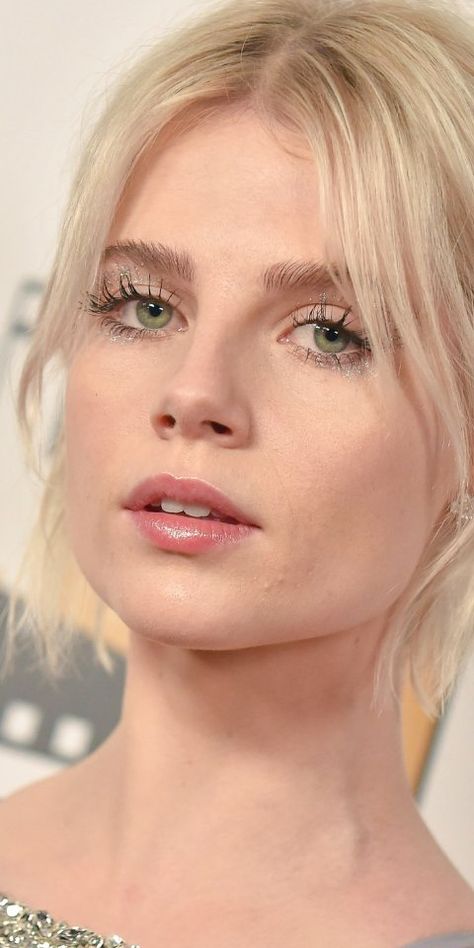 Pale Skin Beauty, Anastasia Cebulska, Pointy Nose, Blonde Hair Pale Skin, Pale Lips, Platinum Blonde Hair Color, Lucy Boynton, Blue Green Eyes, Mischa Barton