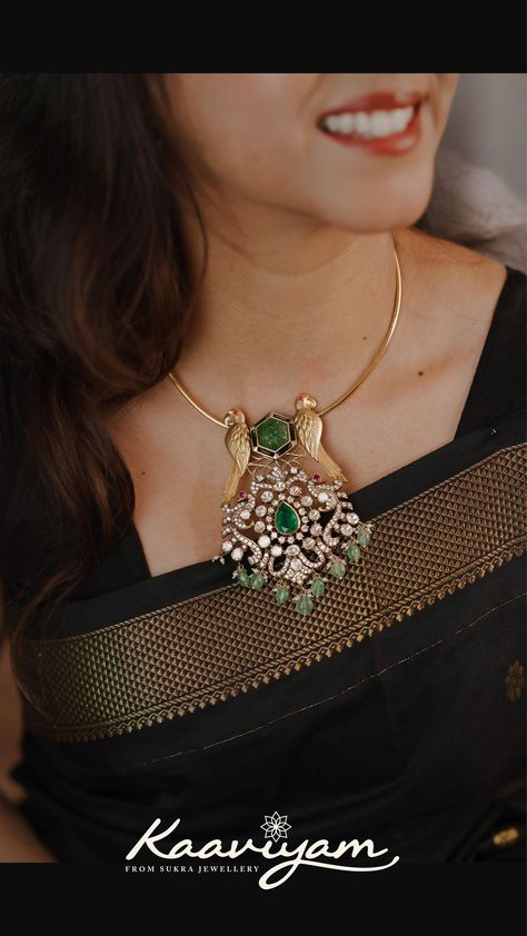 The majestic necklaces from our Kaaviyam collections create a royal symphony ,exuding regal grace and grandeur. The glorious long haaram… | Instagram New Necklace Designs Gold, Nakshi Pendent, Kanti Necklace Designs, Nakshi Jewellery, Beaded Wedding Jewelry, Fashion Jewelry Necklaces Gold, Paisley Motifs, Antique Necklaces Design, Choker Necklace Designs