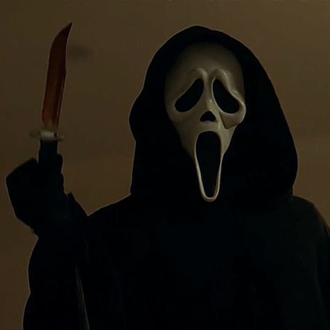 Ghostface in Scream 5 Scream Franchise, Ghostface Scream, Scream Movie, Ghost Faces, Scary Movies, Scream, Art Reference, Ghost, Halloween