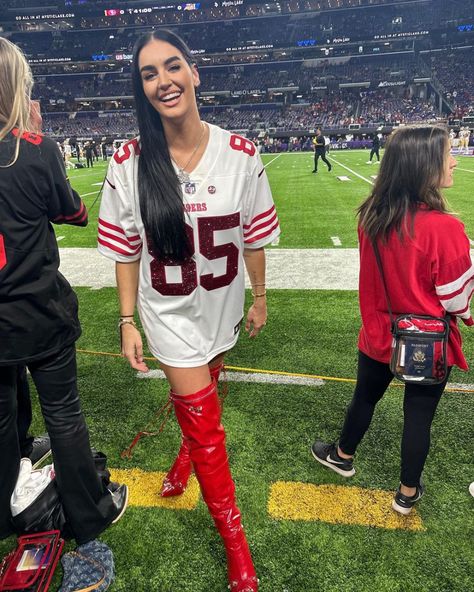 C L A I R E • C O L E T T E (@clairekittle) • Instagram photos and videos Chiefs Tailgate Outfit, Ohio State Game Day Outfit Winter, Baddie Football Game Fits, Cute Ohio State Game Day Outfits, Oklahoma State University Game Day Outfit, Super Bowl Game, Super Bowl Outfit, Superbowl Game, Trendy Outfit Inspo