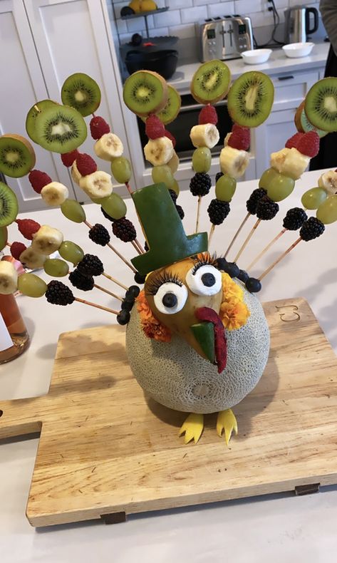 Food Wreath, Fruit Skewer, Fruit Turkey, Thanksgiving Fruit, Edible Fruit Arrangements, Fresh Fruit Cake, Food Fails, Fruit Displays, Carnival Themed Party