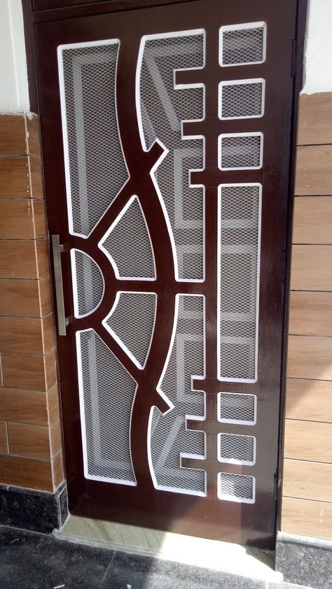 Wooden Main Door Design Jali, Jali Wala Double Door Wooden, Sefty Door Design Modern Metal, Jali Gate Design Wooden Modern, Front Jali Door Design Modern, Net Door Design Wooden Modern, Net Doors For Main Door, Jali Door Design Modern Interior, Jaali Door Design Wooden