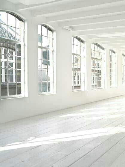 Loft Interior, Interior Minimalista, Bright Living Room, Dream Studio, Loft Living, Light Rays, Empty Room, Big Windows, Working Space