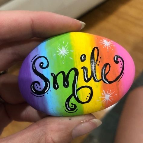 Rock Painting Flowers, Inspirational Rocks, Garden Rock Art, Diy Rock Art, Stone Art Painting, Painted Rocks Kids, Painted Rocks Craft, Painted Rocks Diy, Rock Painting Ideas Easy