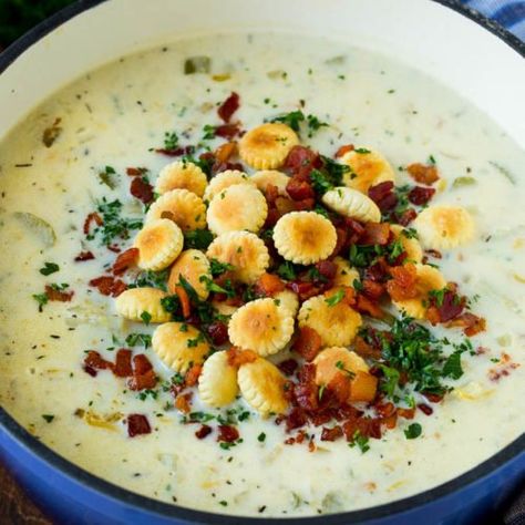 New England Clam Chowder - Dinner at the Zoo Soup Swap, Seafood Shack, Beverages Recipes, Clam Chowder Recipe, Bacon Potatoes, Vegetables Soup, Chicken Gyro, Stews Recipes, New England Clam Chowder