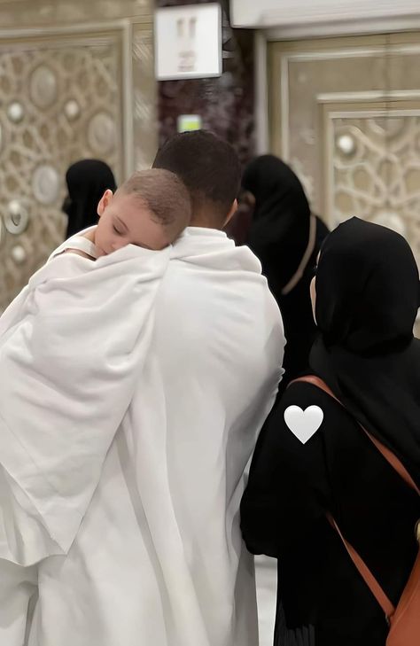 Couple With Baby, Islam Marriage, Muslim Family, Muslim Couple Photography, Muslim Couple Quotes, Love In Islam, Cute Muslim Couples, My Kind Of Love, Muslimah Aesthetic