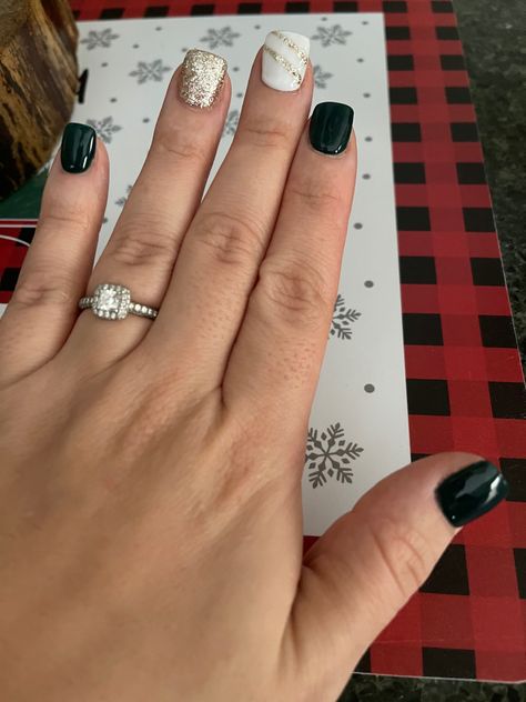 White Nails With Gold, Holiday Nails Christmas, White And Silver Nails, Nail Time, Nail Idea, Silver Nails, Gold Nails, French Manicure, Holiday Nails