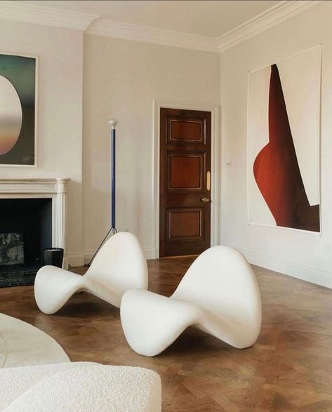 White Chairs Living Room, Pierre Paulin, London Apartment, White Decor, Modern Painting, Furniture Collection, Design Furniture, Living Room Chairs, Design Interior