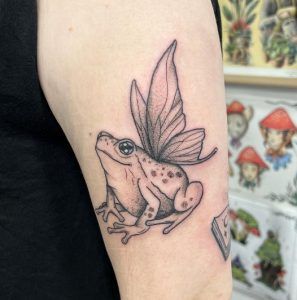 Frog Tattoo Design, Frog Tattoo Ideas, Butterfly Wing Tattoo, Borboleta Tattoo, Hippie Tattoo, Frog Tattoo, Mushroom Tattoos, Frog Tattoos, Fantasy Tattoos