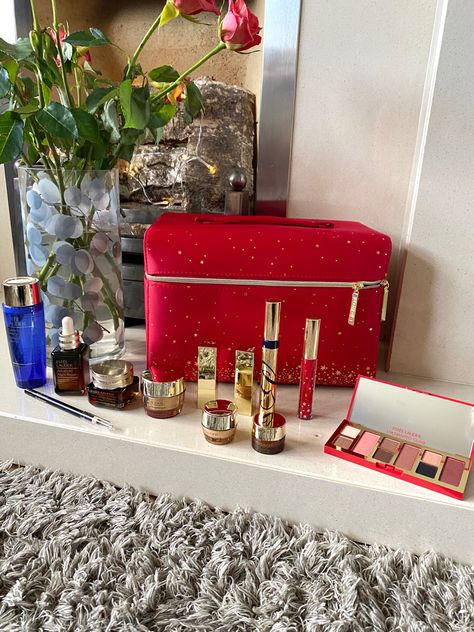 Estee Lauder Gift Set, Bright Red Lipstick, Advanced Night Repair, Kissable Lips, Double Wear, Christmas Crackers, Estée Lauder, Makeup Gift, Eye Makeup Remover