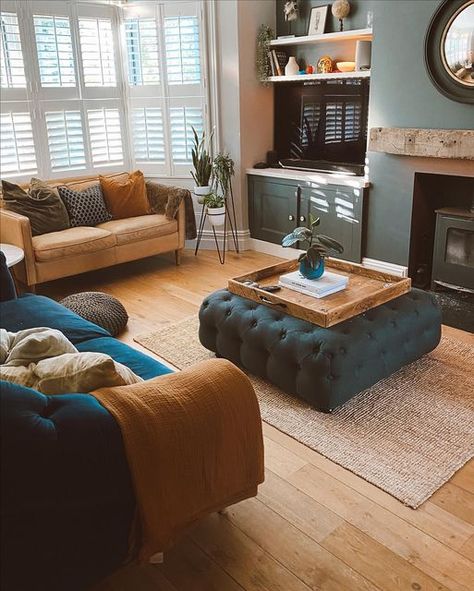 Scottish Living Room, Terrace House Living Room, Modern Green Living Room, Bay Window Living Room, Lounge Room Styling, Bungalow Interior, New House Living Room, Built In Shelves Living Room, Cosy Lounge