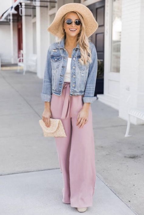 Pink Trousers Outfit, Parisian Spring, Pink Linen Pants, Pink Pants Outfit, Light Pink Pants, Blush Pants, Linen Pants Outfit, Wide Leg Pants Outfit, Pink Trousers