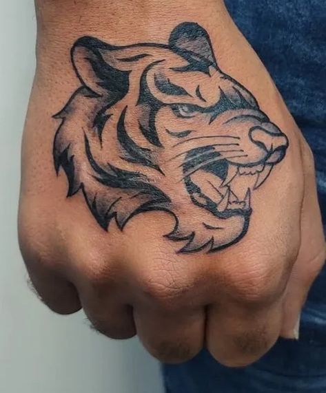 Latest 60 Hand Tattoos For Men and Women - Tips and Beauty Tatoos Men Ideas Hand, Tattoo Designs Men Hand, Lion Tattoo Hand, Latest Tattoos For Men, Hand Tattoo Designs For Women, Tattoo Hand Men, Tattoo Ideas Japanese, Medical Tattoos, Hand Tattoos Ideas