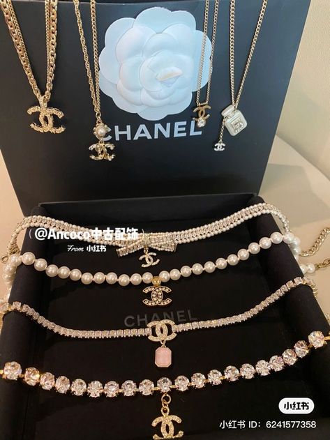 Affordable Luxury Jewelry, Luxury Brand Accessories, Chanel Outfits Women, Luxury Jewelry Collection, Rich Jewelry, Luxury Accessories Woman, Expensive Stuff, Chanel Aesthetic, Jewelry Chanel