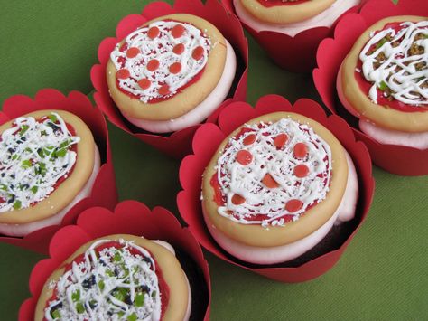 Pizza Themed Cupcakes, Novelty Cupcakes, Pizza Cupcakes, Pizza Girls, Pizza Party Birthday, Dessert Pizza, Baking Business, Pizza Party, Cute Cupcakes