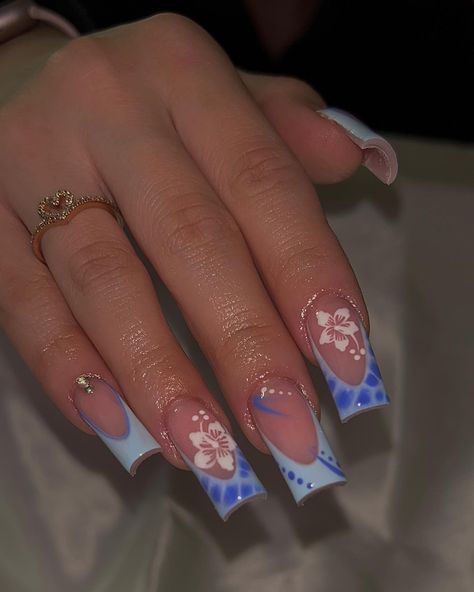 Selena Santos 🎀 (@nailsxselena) • Instagram photos and videos Blue Nails With Design Square, Nails Inspiration Summer Square, Nails Square Blue, Blue Acrylic Nails Square, Blue Flower Square Nails, Blue Nails With Hibiscus Flower, Square Nails Blue, Blue Hibiscus Flower Nails, Short Square Acrylic Nails Hibiscus Flower