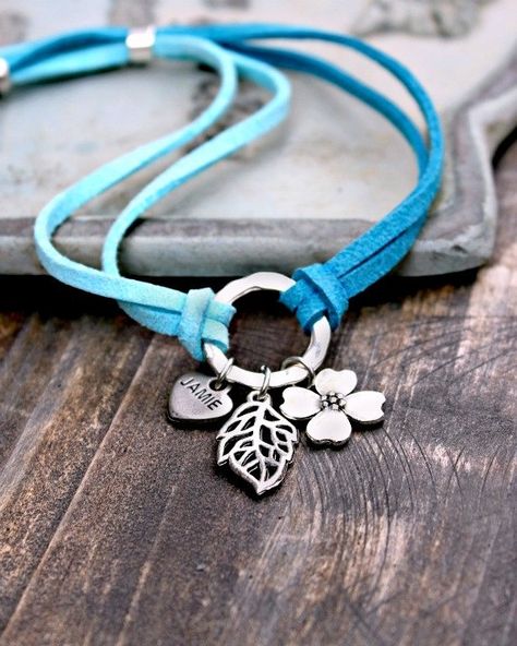 Cord Bracelet Diy, Suede Bracelet, Homemade Bracelets, Diy Leather Bracelet, Leather Jewelry Diy, Bra Items, Cord Jewelry, Charms Bracelet, Suede Cord