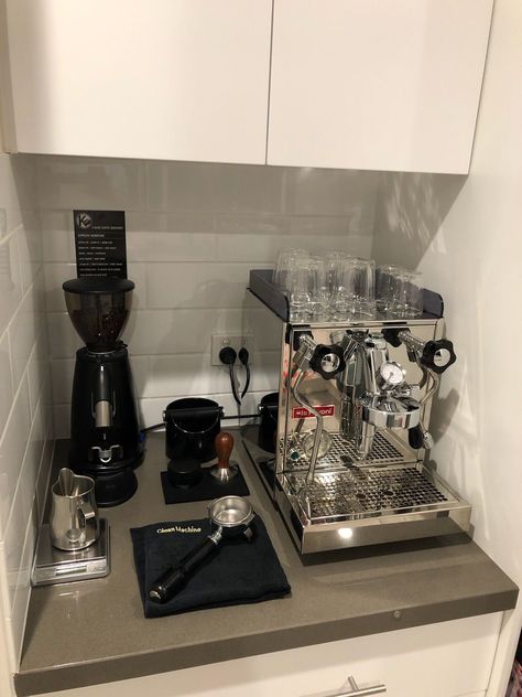 Espresso Machine Station, Coffee Machine Station, Coffee Machine Aesthetic, Barista Coffee Machine, Italian Espresso Machine, Coffee Knock Box, Coffee Machine Kitchen, Coffee Station Kitchen, Home Espresso Machine