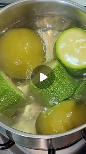 Comida Mexicana Ideas, Hispanic Food Recipes, Guacamole Salsa Recipe, Apple Cider Pork, Mexican Guacamole, Mexican Salsa Recipes, Short Recipes, Easy Salsa Recipe, Guacamole Salsa