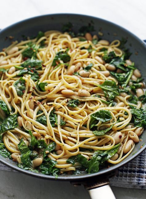 Tossed brown butter linguine pasta with spinach and white beans in a large skillet. Brown Butter Sauce, Bean Pasta, Butter Pasta, Delicious Pasta, Whole30 Recipes, Yummy Pasta Recipes, Spinach Pasta, Butter Sauce, Linguine