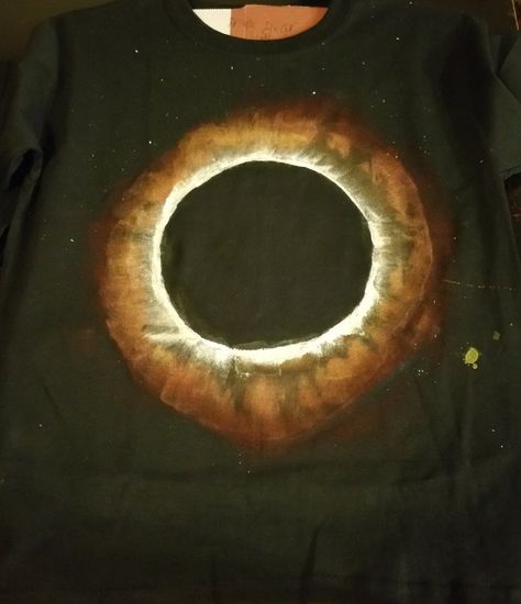 Diy Eclipse Shirt, Solar Eclipse Tshirt, Eclipse Crafts, Eclipse Craft, Eclipse Ideas, Eclipse Activities, Eclipse Art, Solar Eclipse Activity, Eclipse Shirt