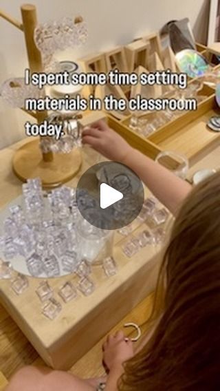 Suzanne Cotton on Instagram: "I love to start each school year with reflective materials. I intentionally place mirrors and reflective objects all over the environment as children learn about how special they are to our Mulberry House community.   ✨  #reggioinspired  #reggioemiliaapproach  #reggioinspiredteachers  #reggioinspiredpreschool  #reggioinspiredlearning  #openendedmaterials  #teachers  #joyfullearning  #handsonlearning  #finemotorskills  #playistheworkofchildhood  #play  #playmatters  #schema  #preschool  #toddlers  #childcare  #childcareprofessional  #100languages  #mulberryhouseplayschool" Reflective Objects, Discovery Table, Mulberry House, Spherical Mirror, House Community, Reggio Emilia Approach, Reggio Inspired, Reflective Material, Preschool Activity