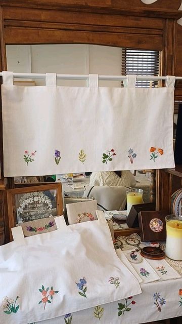 Noren Curtains, January 3, 자수 디자인, Home Curtains, Diy Curtains, Felt Dolls, Kitchen Linens, Hand Embroidery Patterns, Crochet Crafts