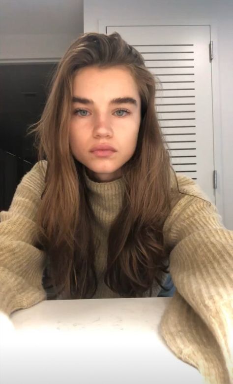 Square Face Haircut, Megan Roche, Meghan Roche, Haircut For Square Face, Square Face, Haircuts Straight Hair, Model Aesthetic, Square Faces, Girl Crushes