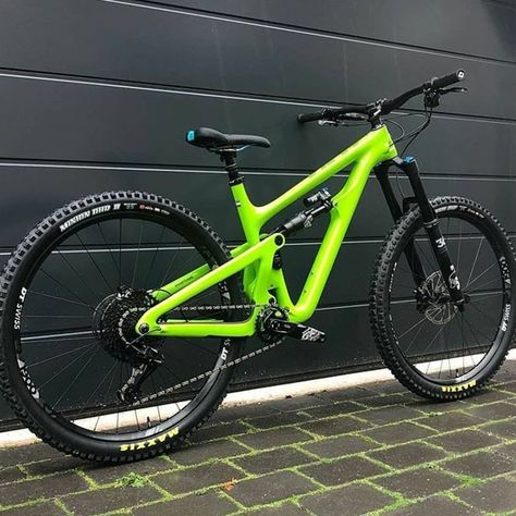 MTB | Downhill | Enduro on Instagram: “Do you like this color on yeti sb150🔥🔥 . @invisiframe . ➖➖➖➖➖➖➖➖➖➖ . 🔰Tag a friend who need to see🤙 . . 🔰Follow @dream.bikes_it on YouTube😉…” Bike Color Ideas, Adrenaline Sports, Mtb Downhill, Female Cyclist, Bike Mountain, Downhill Mtb, Enduro Mtb, Mtb Bike Mountain, Action Sports