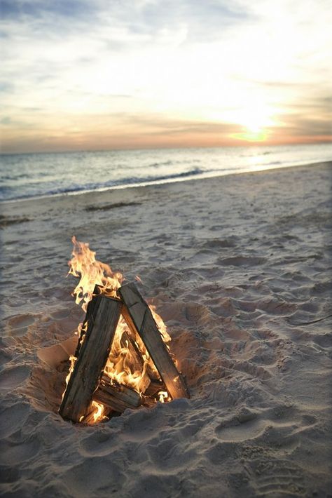 How to Start a Bonfire at the Beach Beach Fire, Beach Bonfire, I Love The Beach, Sunset Beach, Beach Bum, A Fire, Beach Life, Beautiful Beaches, Happy Places