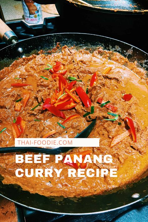 Need a quick weeknight dinner that’s easy, has a few ingredients, is fun and flavor-packed? Beef Panang Cury is here! Beef Panang Curry Recipe, Beef Panang Curry, Curry Ground Beef, Panang Curry Recipe, Panang Curry, Beef Curry, Recipe Tin, Thai Cooking, Beef And Rice