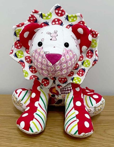 Fabric Toys Diy, Lovey Sewing Pattern, Amish Quilt Patterns, Memory Bears Pattern, Lion Toys, Memory Bears, Animal Sewing Patterns, Sewing Stuffed Animals, Baby Sewing Projects