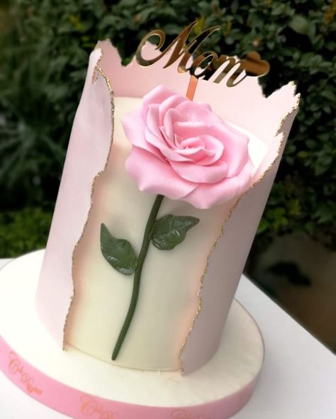 Fondant Cake Ideas For Women Birthday, Cake Ideas For Women Birthday Creative, 80 Birthday Cake Woman, 60 Th Birthday Cake, Birthday Cake With Roses, Rose Gold Birthday Cake, Mama Cake, Birthday Cake For Women Elegant, Pokeball Cake