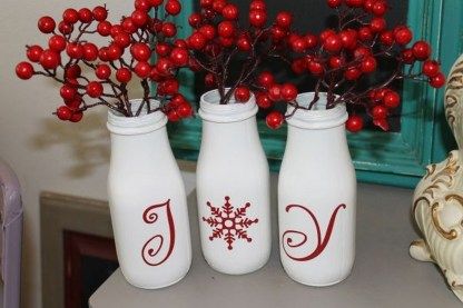 Starbucks Bottle Crafts, Starbucks Glass Bottles, Starbucks Bottles, Christmas Tablescape, White Christmas Decor, Glass Bottle Crafts, Holly Berries, Wine Bottle Crafts, Jar Crafts