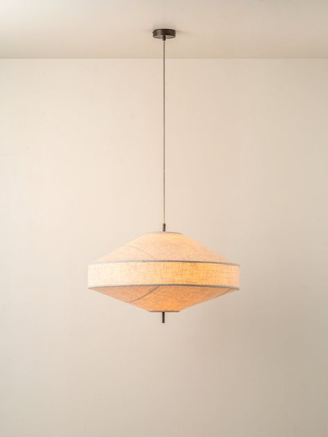 Pendant Light Round Dining Table, Flat Pendant Light, Sculptural Pendant Light, Mood Lighting Kitchen, Linen Pendant Light, Dream Flat, Designer Ceiling Lights, Earthy Textures, Linen Pendant