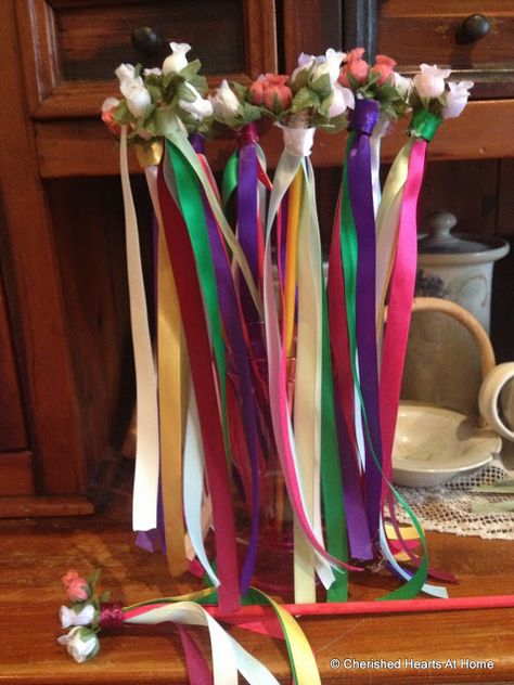 May Pole Craft, May Pole, Spring Luncheon, Library Crafts, Pole Art, Witchy Crafts, May Days, Holidays Around The World, May Day