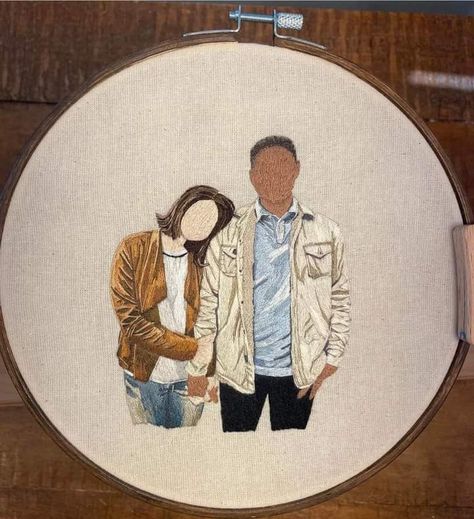 Embroidery Portrait, Wedding Embroidery Hoop, Christmas Presents For Her, Portrait Embroidery, Wedding Embroidery, Diy Embroidery Designs, Hand Embroidery Projects, Custom Family Portrait, Custom Wedding Gifts