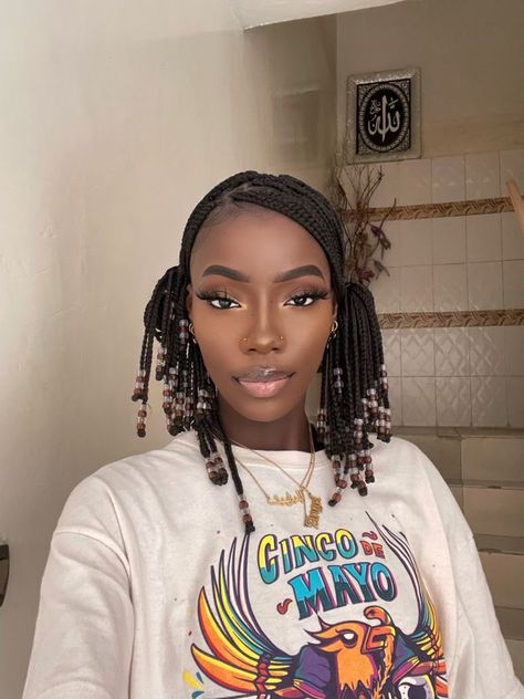 Short Knotless Braids With Beads Medium, Blackwomen Hairstyle Braids, Y2k Hairstyles Braids Beads, Bead Hairstyle Black Women, Small Box Braids With Beads, Medium Length Braids With Beads, Braids With Beads Hairstyles, Beads Hairstyles, Short Box Braids Hairstyles