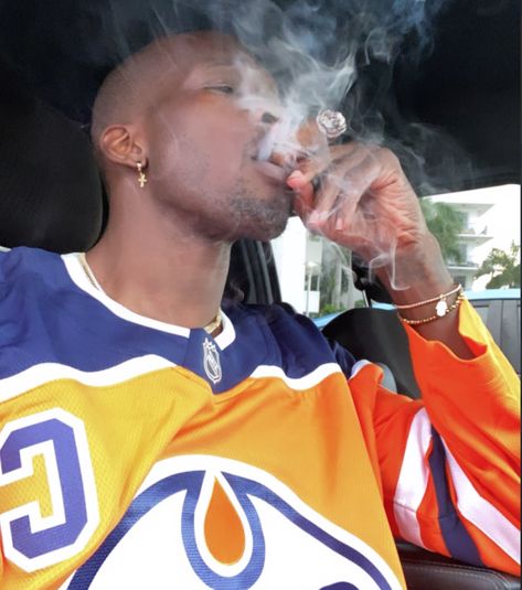 Oilers News! Chad “Ochocinco” Johnson reps a McDavid jersey Chad Ochocinco, Boy Type, Connor Mcdavid, Edmonton Oilers, Hockey Fans, Nba Finals, Iconic Photos, Fashion Icon, Snoop Dogg