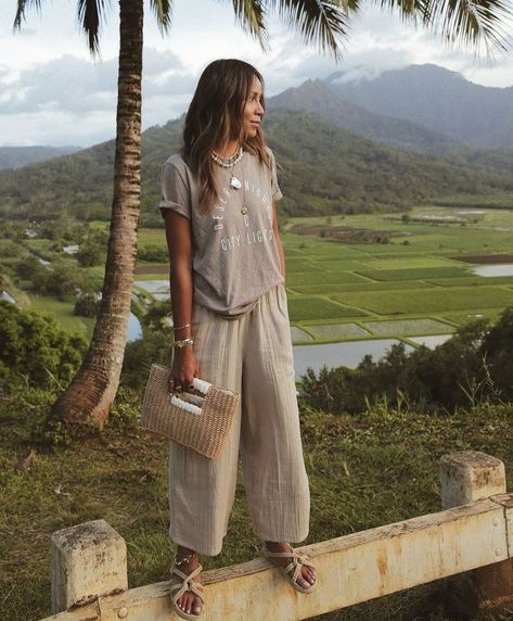 831c2f88a604a07ca94314b56a4921b8desc37061291ri Nz Summer, Fashion Keywords, Minimalist Moda, Farm Clothes, 40 Fashion, Earthy Outfits, Beach Attire, 2020 Fashion, Mara Hoffman