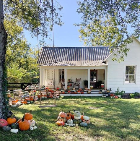 Fernway Home | Daisy (@fernwayhome) • Instagram photos and videos Fall Porch, Country Farmhouse, House On A Hill, Take Me Home, Simple House, Pretty House, Cool Rooms, Cottage Homes, Little Houses