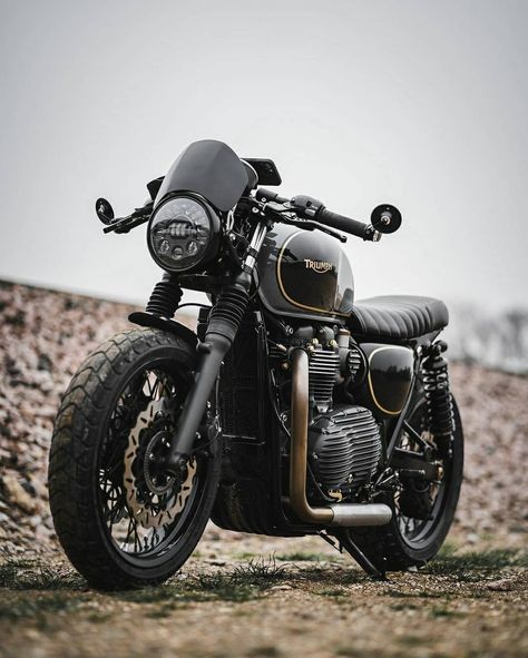 622 Likes, 2 Comments - Motone® (@motonecustoms) on Instagram: “Texas Champ @kn1ckster Triumph Bonneville T120 Black 👇 Parts available www.motone.co.uk 💥…” Triumph Bonneville T120 Black, T120 Black, Modern Cafe Racer, Indian Motorcycle Scout, Triumph Bonneville T120, Triumph Cafe Racer, Mt Bike, Cafe Racer Design, Triumph Bikes