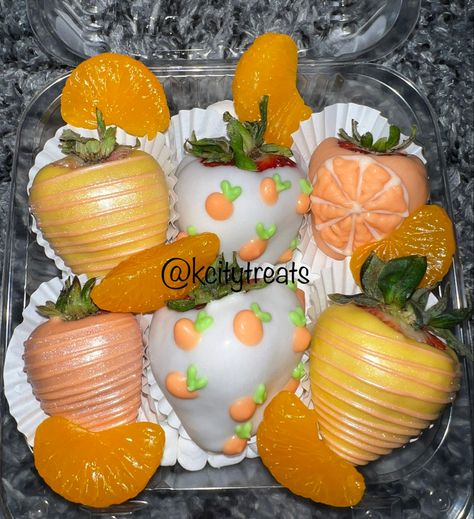 Orange Chocolate Covered Strawberries, Cutie Oranges, Strawberry Recipe, Chocolate Rice Krispie Treats, Breakable Heart, Chocolate Covered Strawberry Recipe, Themed Treats, Orange Birthday, Cake Pop Decorating