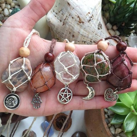 Simpul Makrame, Crystal Vibes, Crystal Aesthetic, Handmade Crystal Jewelry, Indie Jewelry, Dope Jewelry, Funky Jewelry, Hippie Jewelry, Cool Stuff