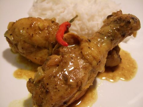 Filipino Food Recipe Adobo sa Gata (Chicken Adobo in Coconut Milk) http://www.filipinofoodsrecipes.com/2010/04/chicken-adobo-with-coconut-milk.html #Foods #Recipes #Filipino #Philippines Filipino Food Recipe, Chicken Adobo Filipino, Kashmiri Food, Lutong Pinoy, Philippine Cuisine, Cooking Island, Pinoy Foods, Filipino Recipe, Filipino Dish