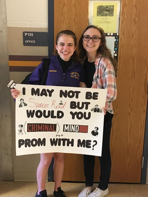 Scary Movie Hoco Proposal, Book Hoco Proposal, Tv Girl Promposal, Sadie’s Proposals Football, Girl Best Friend Promposal, Hoco Poster Ideas, Hoco Asks, Prom Signs, Sadie’s Promposal