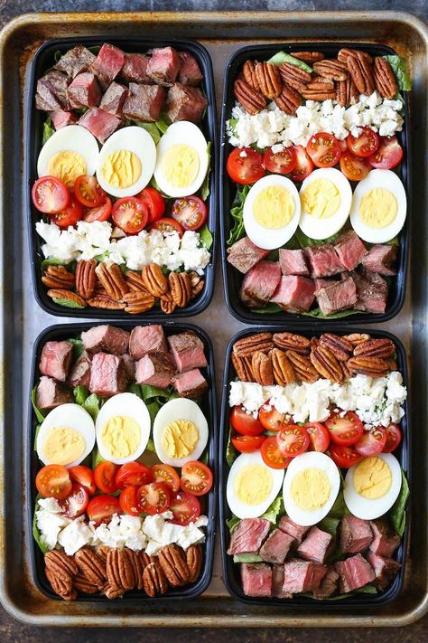 Steak Cobb Salad Meal Prep - Prep for the week ahead! Loaded with protein, nutrients and greens! Plus, this is low carb, easy peasy and budget-friendly. Steak Cobb Salad, Pasti Fit, Low Carb Meal Prep, Salad Meal Prep, Resep Diet, Paleo Lunch, Prepped Lunches, Makanan Diet, Meal Prep Bowls