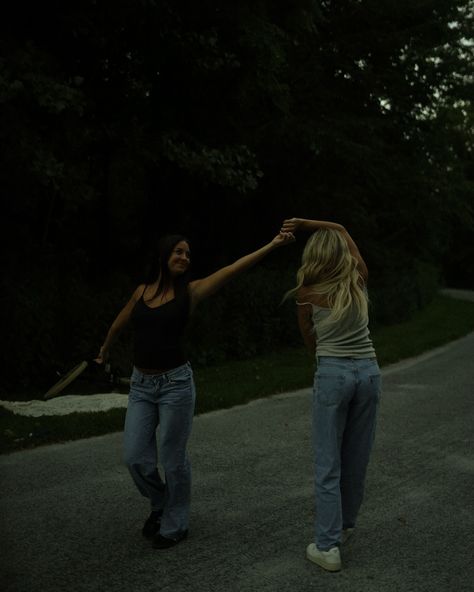 solo flick for the feed 🤎💫 - - - Keywords: Ohio photographer, cinematic photographer, storytelling, cinematic, best friends photoshoot, bff photoshoot #photosbyyaz #cinematicphotography #cinematicphotographer #styledshoot #worldviewmag #dirtybootsandmessyhair #DIRTYBOOTSANDMESSYHAIR#777luckyfish #authenticlovemag #sarahimagazine#lostinlovemagazine #headspacemag #inspir.mag #loveandwildhearts #marysville #marysvilleohio #marysvillephotographer #portraitphotography #lifestylephotography #l... Best Friends Photoshoot, Friends Photoshoot, Best Friend Photoshoot, Bff Photoshoot, Cinematic Photography, Friend Photoshoot, Photography Inspo, Messy Hairstyles, Lifestyle Photography