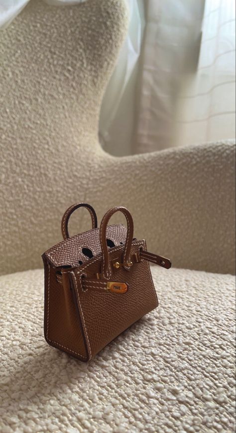 Small Birkin Bag, Birkin Purse, Soft Woman, Luxury Essentials, Inside My Bag, Luxury Bags Collection, Shoes Outfit Fashion, Bag Obsession, What In My Bag