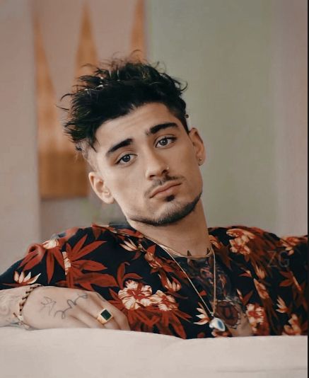 Zayn One Direction, Zayn Malik Hairstyle, Zayn Malik Pics, Normal Guys, Most Beautiful People, One Direction Pictures, Slim Shady, Photo Pose For Man, Selena Quintanilla